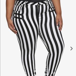 Black & white hi-rise super skinny jeans from HT